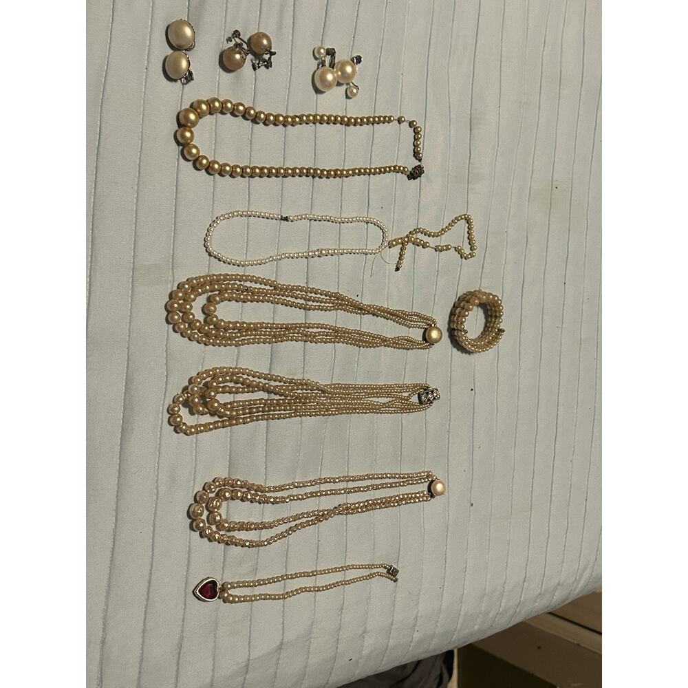 Vintage Faux Pearl Jewelry Lot Pieces Earrings Necklaces Bracelets Earrings - Picture 3 of 12